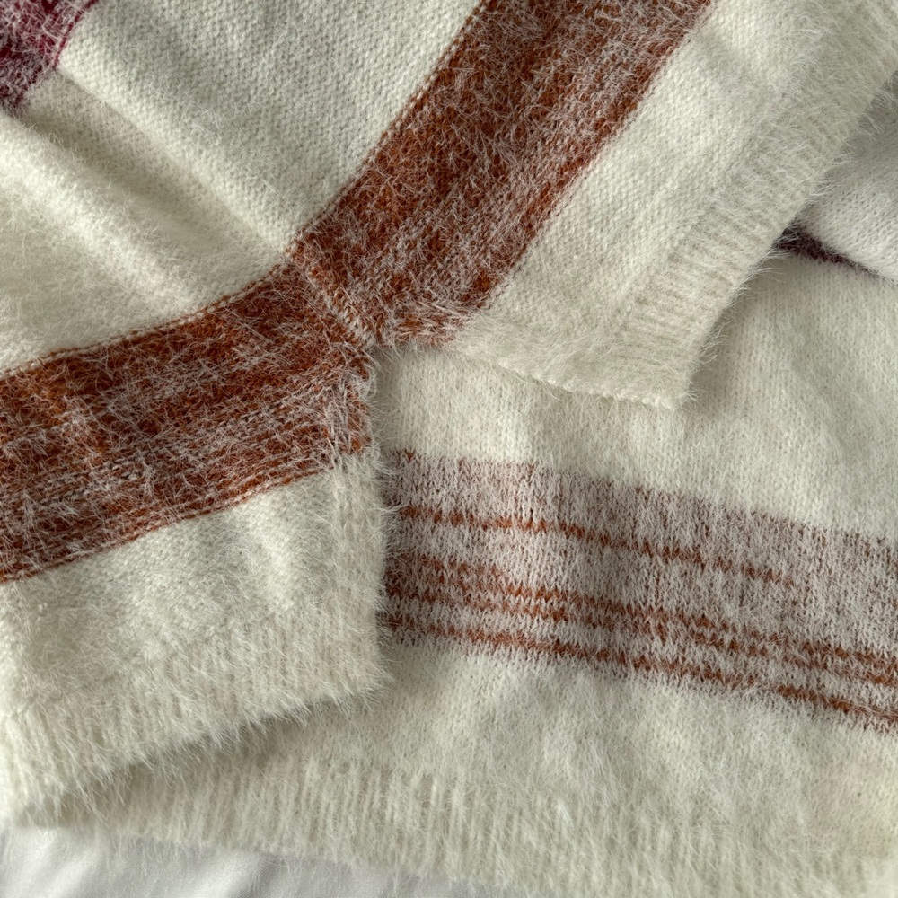 Color Block Sweater - Picture 7 of 7